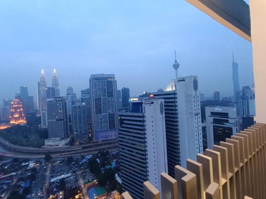Cl 27A Insta Klcc View & Infinity Pool View Apartment Kuala Lumpur Luaran gambar