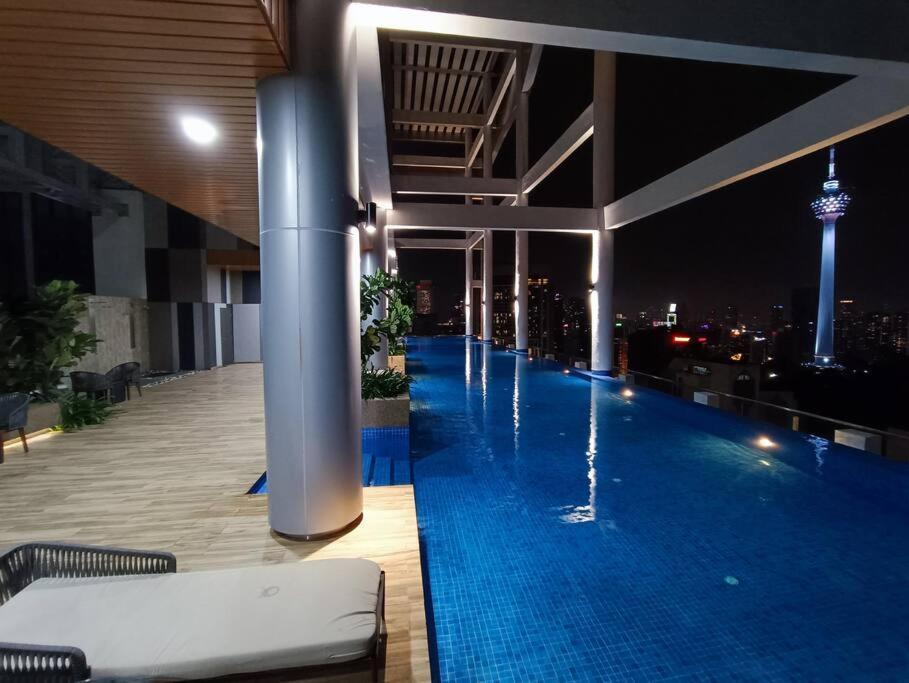 Cl 27A Insta Klcc View & Infinity Pool View Apartment Kuala Lumpur Luaran gambar