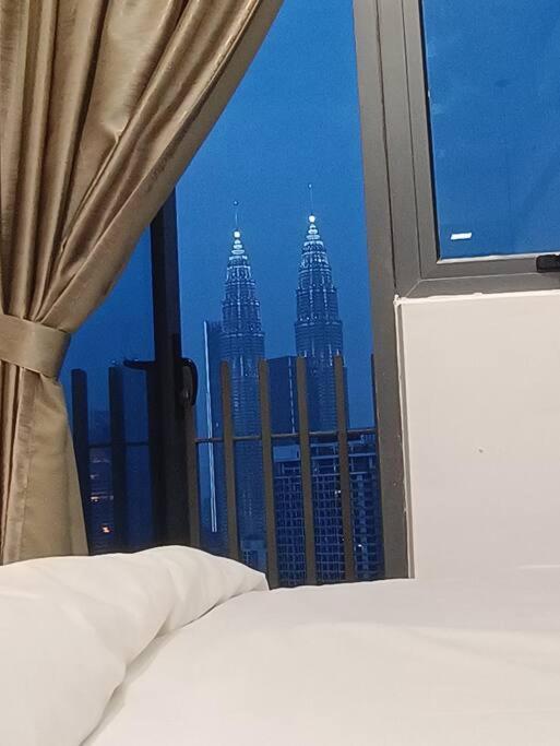 Cl 27A Insta Klcc View & Infinity Pool View Apartment Kuala Lumpur Luaran gambar