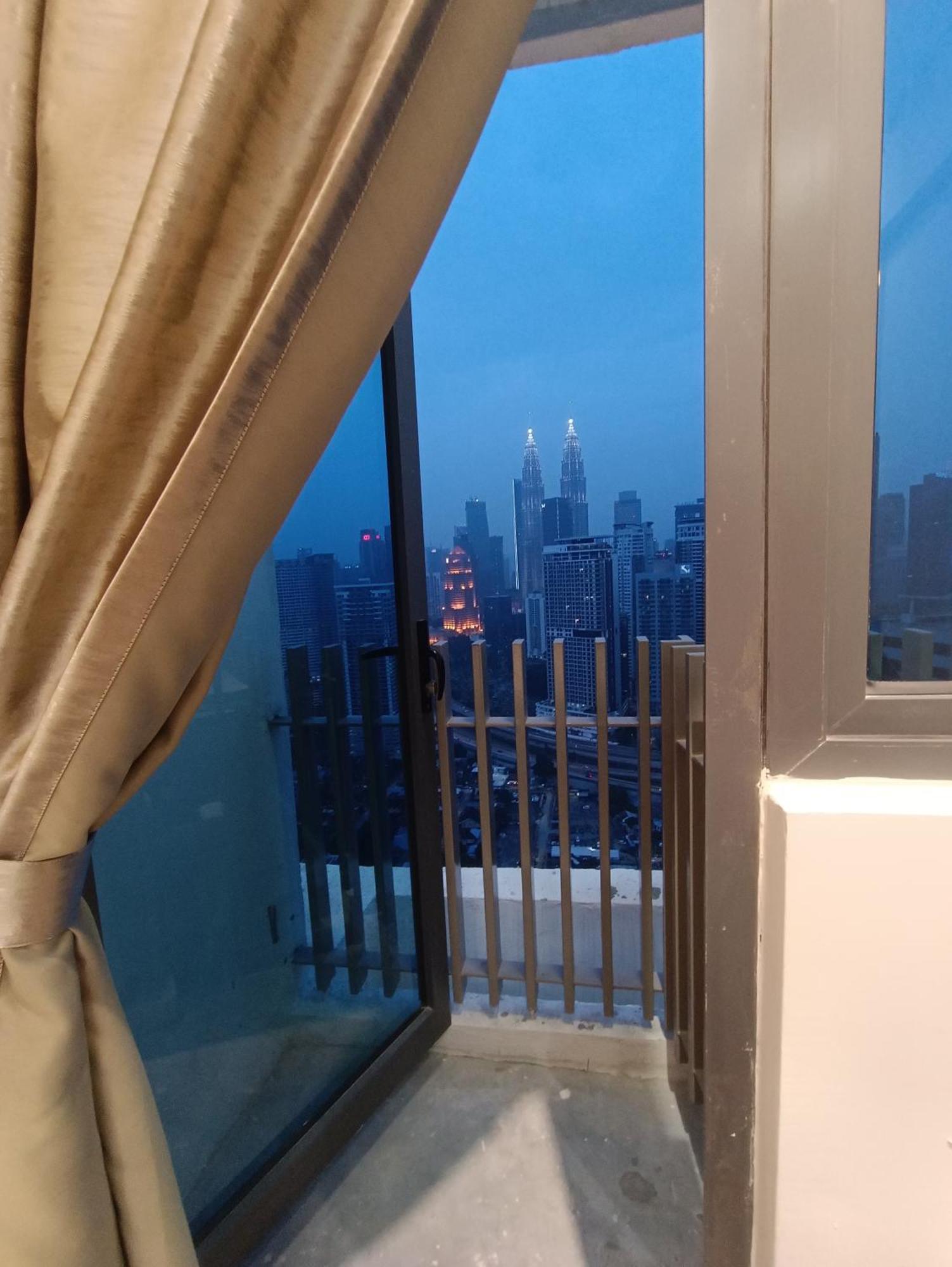 Cl 27A Insta Klcc View & Infinity Pool View Apartment Kuala Lumpur Luaran gambar