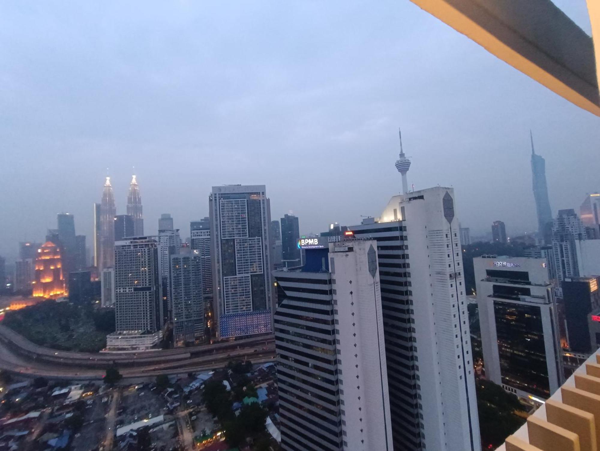 Cl 27A Insta Klcc View & Infinity Pool View Apartment Kuala Lumpur Luaran gambar