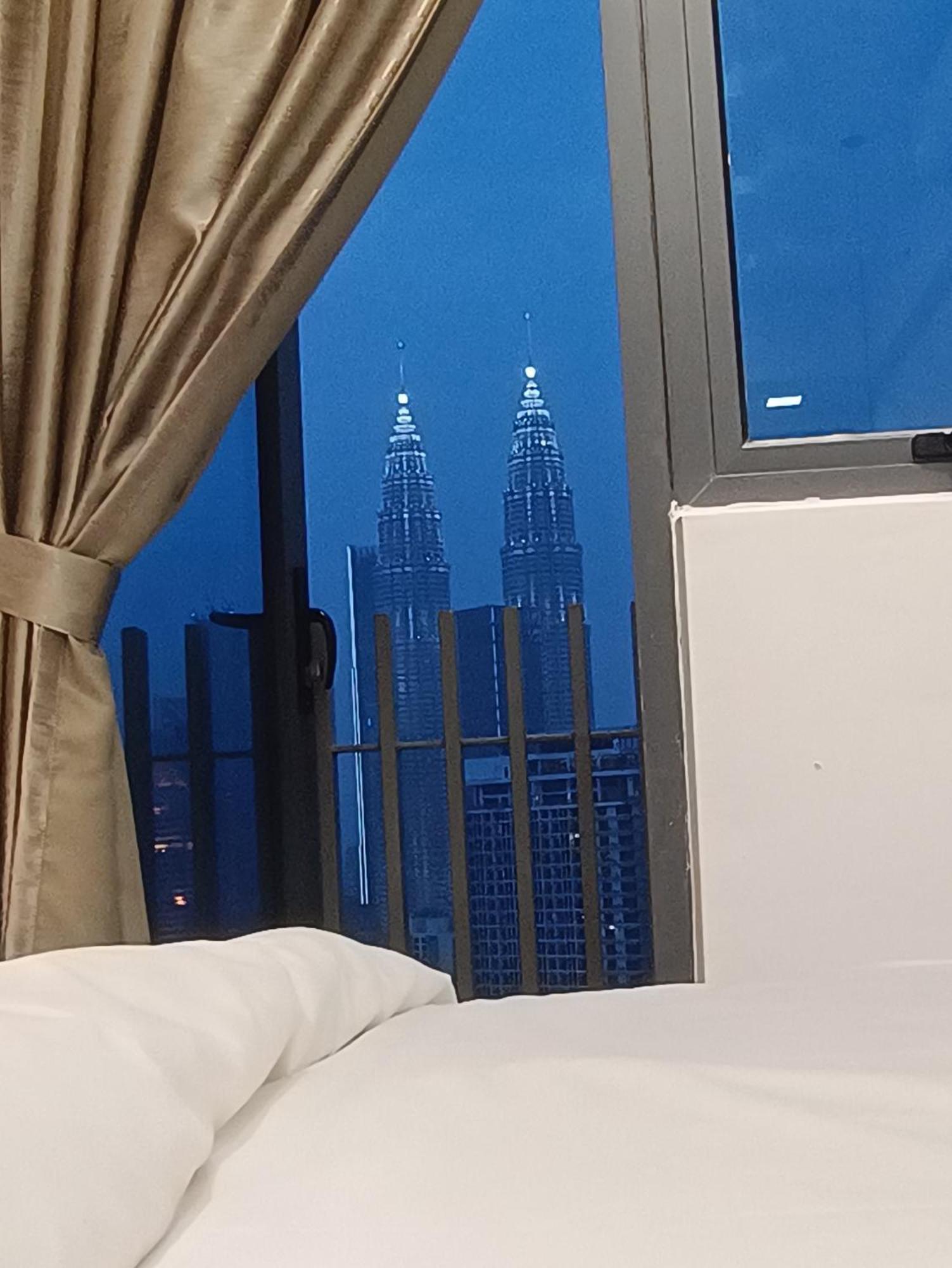 Cl 27A Insta Klcc View & Infinity Pool View Apartment Kuala Lumpur Luaran gambar